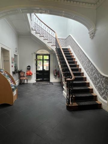 Antrobus Hotel Amesbury Extérieur photo